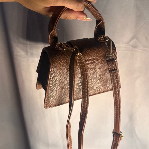 Elegant Brown Leather Handbag - Picture 2 of 5